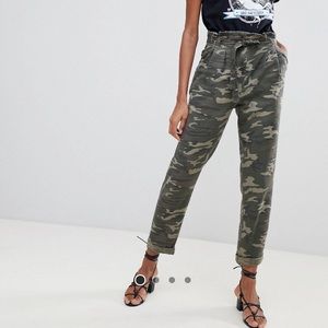 NWT ASOS MISS SELFRIDGE paper bag pants in camo